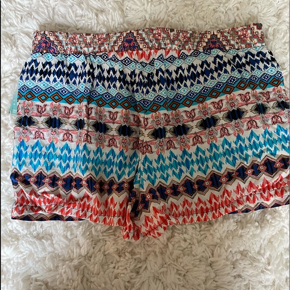 Patterned Shorts - Picture 2 of 3